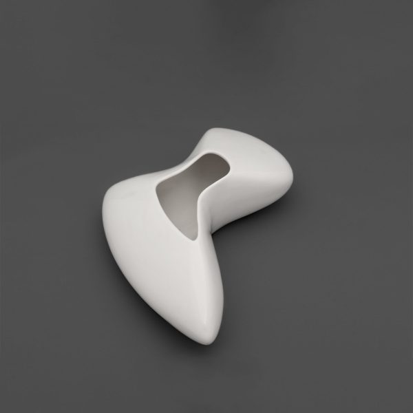 Low Nila Vase, in ceramic, glossy white